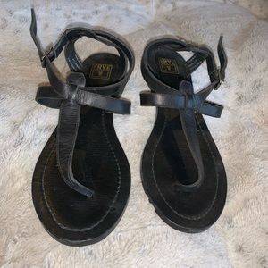 Frye Black Sandlas